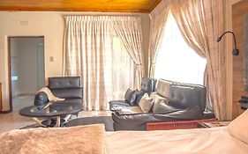 Kololo At 399 Guesthouse & Conference